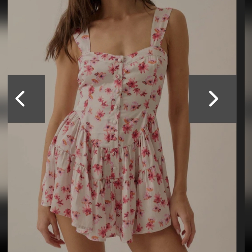 Size L satin romper from Promesa